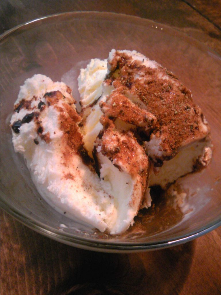 【レシピ】暑い夏にさっぱり☆バニラアイスクリームのバルサミコ酢がけ